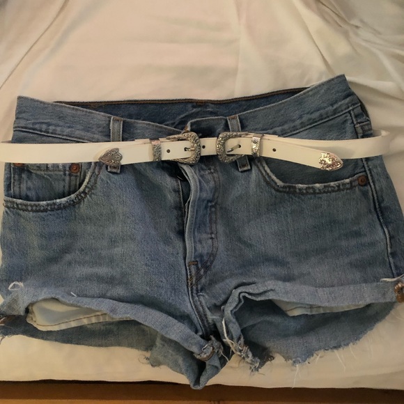 White belt - Picture 2 of 3